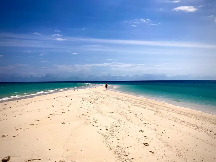 Piaszczysta mielizna na Oceanie Indyjskim